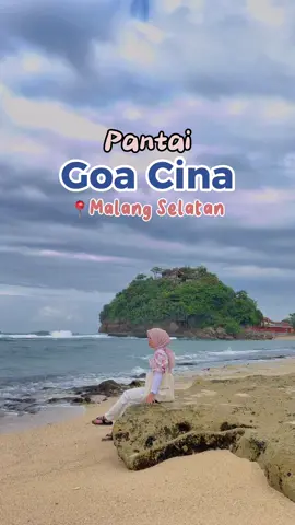 Pantai emang gitu