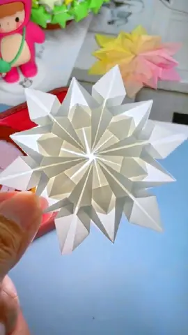 Here comes the beautiful snowflake origami tutorial. Have you learned?#DIY #fyp #snowflake #tutorial #origami #foryou 