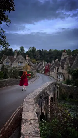 The start of a fairytale ✨🕯️🏰 📍Castle Combe, The Cotswolds, England #england #visitengland #lovegreatbritain #visitbritain #thecotswolds #wiltshire #autumnaesthetic #autumnvibes #fallvibes #darkacademia #darkacademiaaesthetic #englishvillage #villagelife #darkaesthetic #uktravelblogger #uktravelguide #prettiestvillages #visitengland #britishcountryside where to go in the cotswolds, best of England, where to go in England, where to travel in England, day trips from London, visiting the cotswolds, where to go in the cotswolds #fairytale #countryliving #sondeflor @sondeflor #castlecombe #darkcottagecore #englishaesthetic #everydaymagic #harrypotter #magicallytravelling