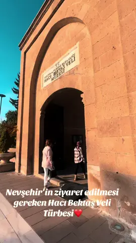 İç Anadolunun güzelliği Nevşehir’de bulunan bizim sık sık ziyaret ettiğimiz Hacı Bektaş  Veli Türbesi🌸 Aksaray-Kırşehir ve birçok ilimize yakın bu güzel müzeyi gezmelisiniz 🙏🏽 #hacıbektaşveli #nevşehir #travel #traveltiktok 