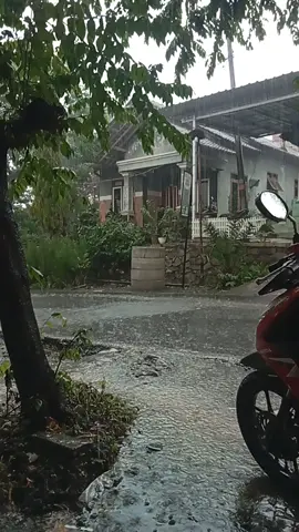 video mentahan hujan deras buat ngeprank teman