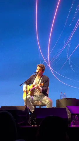 Emoji of a Wave - @johnmayer at The Forum