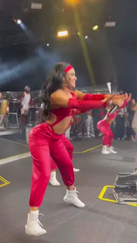 Dançarina Banda Lá furia metendo dança 