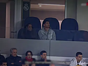بيلينغهام يشاهد المباراة مع زوجته ☝🏻🤯 #تيم_مهيص👌🏾😂 