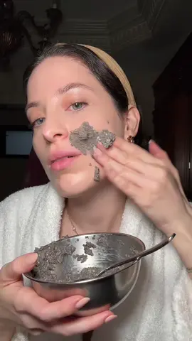 Find out if this glass skin face mask ACTUALLY works #greenscreenvideo #kbeautyskincare #chiaseeds #chiaseedfacemask #babyskin #hydratedskin 