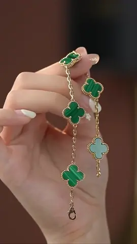 #VanCleefArpels #fourleafclover  Van Cleef & Arpels four-leaf clover bracelet! Classic in the classic! It's really beautiful!