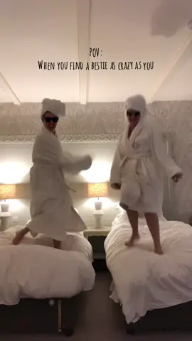 Get yourself a bestie as crazy as you are, book a trip, drink some Moët and dance on the beds 😜😂 #girlboss #besties #dancechallenge #Love 
