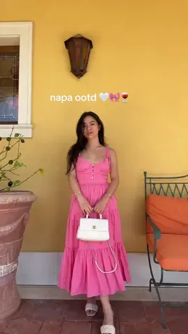 this filter is glitching but wine tasting in napa ootd 🤍 