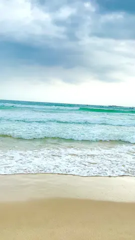 Setenang itu ombak pantai ✨#sawarnabeach #pantai #fyp #rekomendasi #viral #pantaivibes #sukabumi 