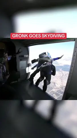 Rob Gronkowski goes skydiving at the Air Force Academy during NFL on Fox. 🪂 [via @NFLonFOX]