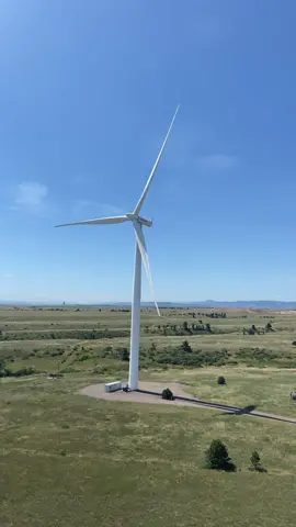 Love my girls (the turbines) and love my career!!  #windenergy #renewableenergy #windturbine #windenergyjobs #renewableenergyjobs #renewableenergyissexy #womeninrenewables 