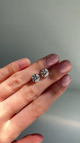 Stunning lab-grown diamond studs, 1.5ct each. Timeless elegance 💫 LeiL.com.au #diamondstuds #diamondearrings #studearrings #labgrowndiamond 