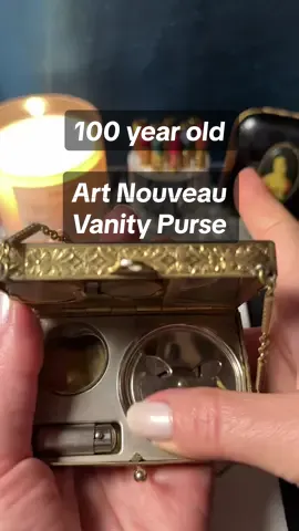 Imagine… #sustainablefashion #SustainableBeauty #vintagemakeup💄 #makeuprefill #artnouveau #ladylike #disposeable #workofart #vintagelipstickholder #vintagepurse #makeuphistory #pre #artdeco #vintageperfumebottle 