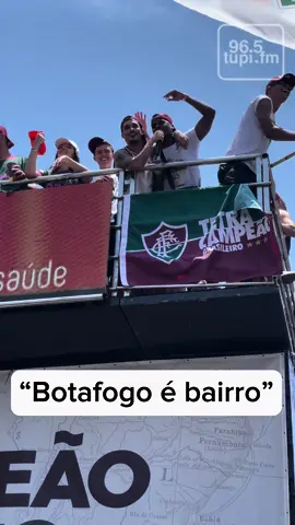 Provocou! Durante a festa do Fluminense no Centro do Rio, o colombiano mais tricolor Brasil, Jhon Arias, mandou um recado para a torcida do Botafogo! 🎥: @tezzathamiris @Botafogo @Fluminense F.C. #futebolénatupi #tupiesportes #tupi #futebol #botafogo #fluminense #libertadores 