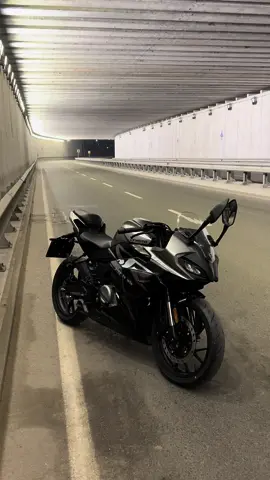 “Ben kalbimin orta yerine seni yazdım🩶”#kesfet #fyp #fypシ #sr #sr250 #cf250sr #cfmoto #cfmoto250sr #cfmotosr250 