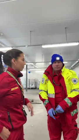 Når makker’n har fått ny jakke #ambulisa #ambulanse #ambulanseliv #113 #ambulance #helsepersonell #norskhumor #emt #ambulansefagarbeider #paramedic #paramedisin #nødetat 