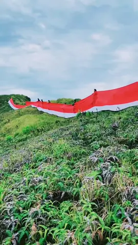 Moment Epic Bentangkan Bendera Sepanjang 77 Mtr Di Puncak Gn Awu Kepulauan Sangihe 17 Agustus 2022, Bikin  Langkah Kaki Ingin Kembali 😍#fypシ #fyp #tiktok #sangihetiktok #sangihe #gunungawusangiheisland #gunungawu 