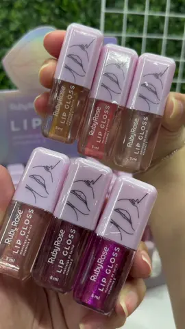Lip gloss Ruby Rose Glitter mesmas cores ddos gloss Melu ♥️ . .   Disk entrega 🛍💕 🏡 Fique no seu lar e levamos até você ( 015) 99763-0428 WhatsApp 📱 (015) 3418-2870 fixo ☎️ Visite nossa Loja !  📍Av: Elias Maluf , 1624 Wanel Ville  Sorocaba-Sp  ⠀⠀⠀⠀⠀⠀⠀  #navillletem #villecosmeticos #Sorocaba #diskentregasorocaba #saude #beleza #hair #make #makeup #nails #unhas #presentes #maquiagem #wanelville #wanel #cabelos #cosméticos #loja #Instagram #delivery #deliverysorocaba #lançamentos #2023 #esmaltes #meninas #lipglossrubyrose #glossmelurubyrose 