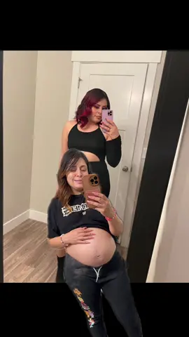 Pregnancy is a beautiful thing! 🫶🏻 but lol cant wait to get back into shape 😍 #pregnantlife #growingbaby #swollenpregnancy #pregnancyweightgain #snapback #beautybyjaxx27 #pregnantbelly #pregnantmomma #bodypositivity 