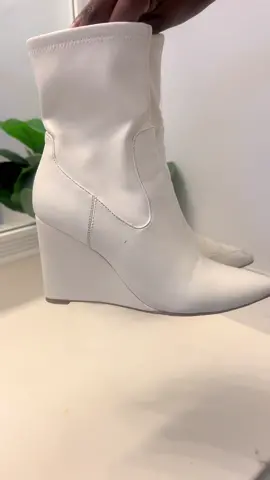 Mr. Clean to the rescue 😭 #leatherboots #restoreleather #mrcleanmagiceraser #styletips #fashiontiktok #scuffmarks #whiteboots #shoes #FashionAdvice #styleadvice #howtofixscuffboots 