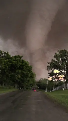 That moment you come across an EF-4 tornado in Oklahoma...😳 Are you putting it in reverse or nah? 🎥 - Tornado in Garvin County, Oklahoma. 5/9/16 #tornado #weather #nature #Oklahoma #twister #science #scary #ef4tornado