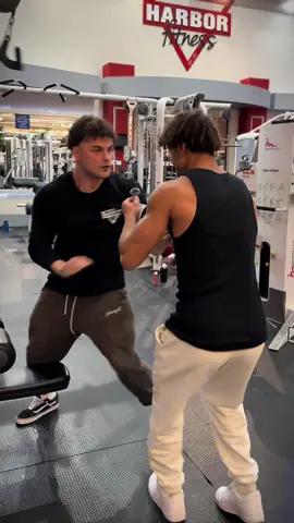 Beat Me At Any Lift To Win $1,000💪🏽‼️ #challenge #pullup #money #mrbeast #gym #winmoney #viral #trend #lift #win #fitnesschallenge #adamthedunker 