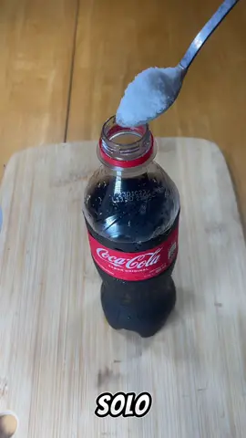 Solo tienes que añadir sal a la soda y me lo agradecerás. #soda #sal #cocacola