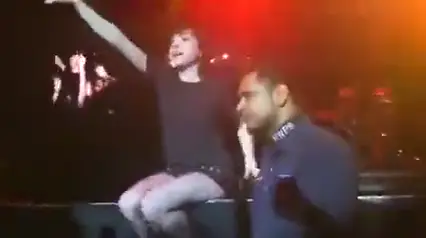 Security guard sings Call Me Maybe by Carly Rae Jepsen 😂. #carlyraejepsen #callmemaybe #concert #tour #fyp #trending #viral 