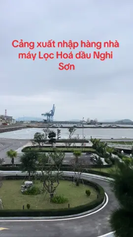 Cảng  xuất nhập hàng của nhà máy lọc hoá dầu Nghi Sơn, một dự án Liên doanh đa quốc gia, trị giá 10 tỷ Biden.