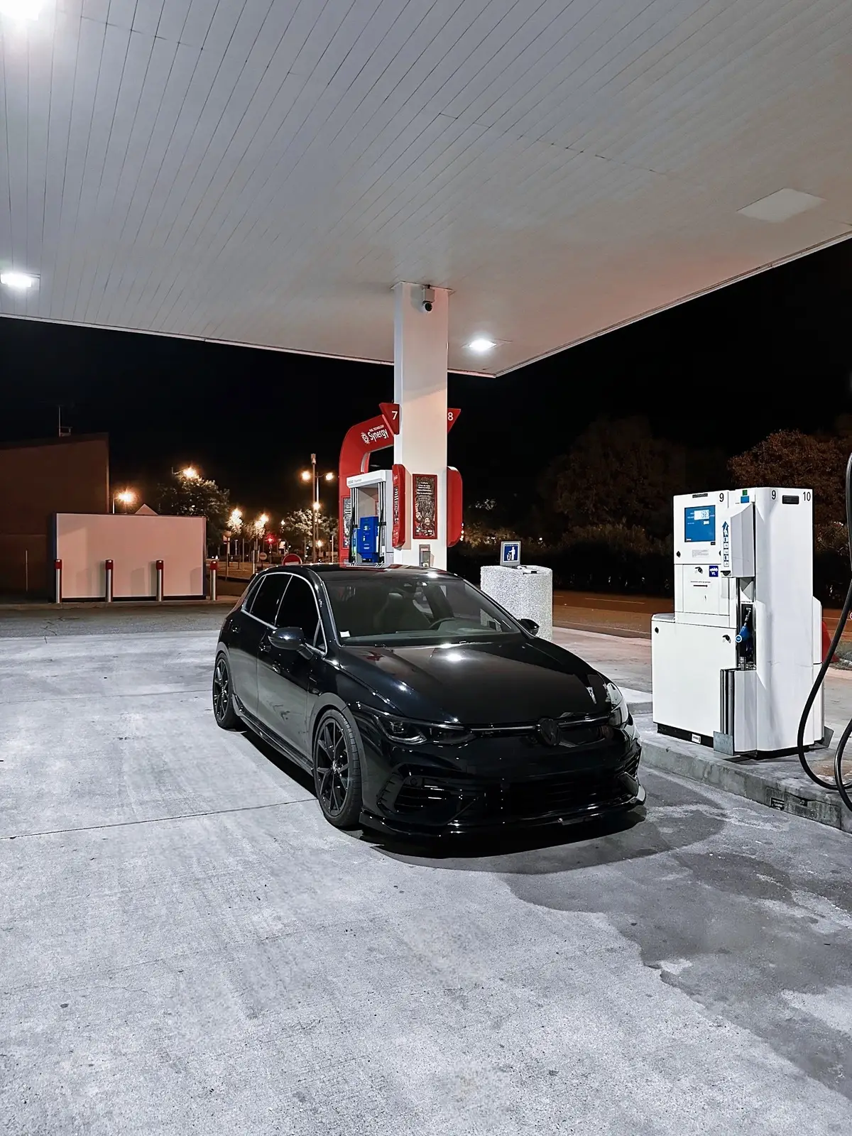 An infinite thirst ⛽️ #car #carsoftiktok #fullblack #midnight #vw #golf8r 