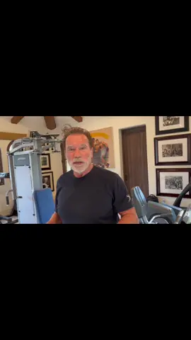 This week we started welcoming my free daily newsletter subscribers to The Pump app. We will never stop the newsletter’s free weekly workouts, but if you want access to a long-term plan designed for progression, join the free newsletter village because that’s the only way into The Pump. Link in my bio! 