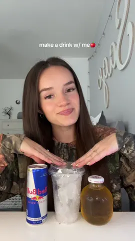 make a drink w/ me🍎 #falldrinkidea #falldrink #winterdrink #makeadrinkwithme #redbull #athomedrinkidea #drinkgirl #fundrink #energydrink #drinks 