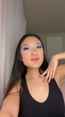 i loveee playing with makeup #bluesmokeyeye #holidayglam #holidaylook #makeuplook #bluemakeuplook #midnightmakeuplook #fullglam 