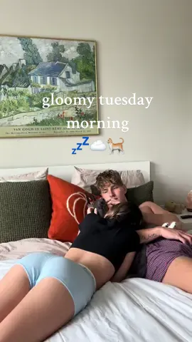 i have a love/hate relationship with rainy mornings🌧️ #morningvlog #tuesdaymorning #couplegoals #morningroutine #MakeupRoutine #skincareroutine 