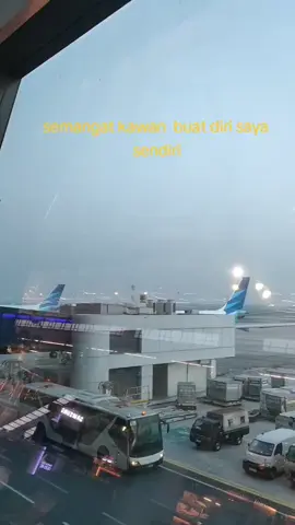 cuaca sangat buruk semoga dalam lindungan Allah SWT ✈️✈️🙏🙏💯💯🥰🥰#liaonair #liaonair #liaonair #airasia 
