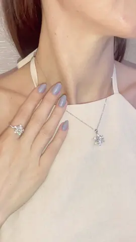 How about this?#queenou #queenoujewelry #jewelry #diamond #ring #OOTD #outfit #necklace @QUEENOU JEWELRY 