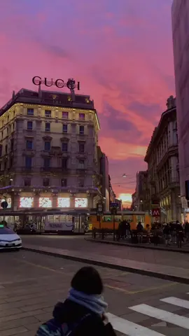 𝑀𝒾𝓁𝒶𝓃𝑜 #sunset #aesthetic #italy #milan #milano #duomo #duomodimilano#foryou #perte #viral 