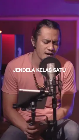 Follow @lirikmusikbaperan __ Song: Iwan Fals - Jendela Kelas Satu. Cover: @Pribadi Hafiz Official ft. @hendrarosadi0 . Source Video: Channel Youtube “Pribadi Hafiz”. __  #Fyp #Fypシ#MusikIndonesia #LirikLaguIndonesia #LaguIndonesiaViral