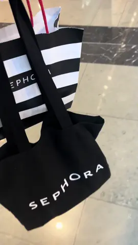 Take a look inside the goodie bag at Sephora’s Stratford Westfield opening #fyp #beauty #london #makeup 