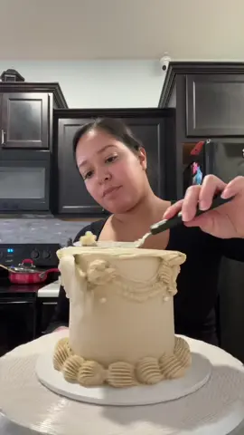 All that for nothing 😂 there was just too many little imperfections #fyp #parati #bakersoftiktok #cakedecorating #cakeart #cakevideo #cakesoftiktok #baketok #homebaker #wiltontips #pipingbuttercream #pipingvideo #vintagecake 