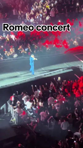 Romeo concert  . . #romeosantos #romeoconcierto2023 #orlando #latina #puertorico🇵🇷 #bachata #concert #night #greenscreenvideo #enjoy #aventureros 