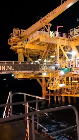 night pax transfer at tower #OFFSHORELIFE #ABIJANoffshore #ivorycoast🇨🇮