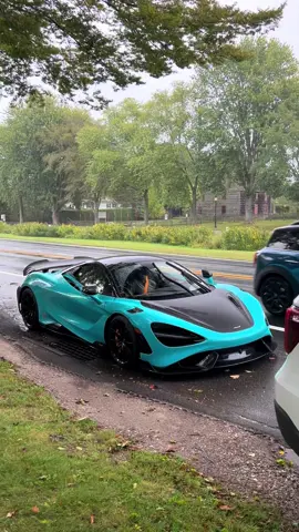This car in the rain is perfect 😍