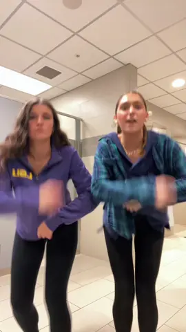 dancing queen @Lou’s•spam #yeayea #whatdidido #ungrumble