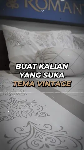 Kalian suka sama tema tema vintage? 🫰🏻✨ Ih cocok banget nih, kita ada loh bedcover dengan motif classic , yaitu 