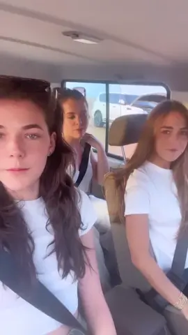 Hihihi shampoo🤭😄🚘  @nissan @VIP Motors  . . . #car #cars #carreview #carexpert #luxurycars #carcommunity #shampoo #funny #funnyvideos #meme #memes #fyp #fypシ #fypage #viralvideo #viraltiktok 