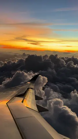 Nothing more beautiful than viewing the sunset from above. #planeview #sunset #plane #views #flights #planesunset #clouds #peace #dreams #life #lifejourney #fly #manifest #fyp #foryou #australiatiktok #sydney #ofw #filoau #manila #philippines #tiktok #pinastiktok 
