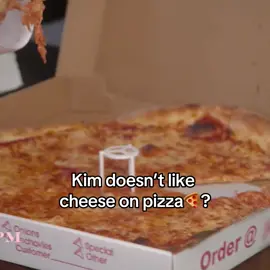 who doesnt like cheese on pizza?!  🍕  #kimkardashian #pizza #food #foryoupage #viral 