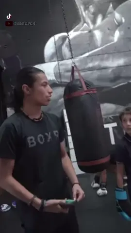 Neon fights a 11yr old😂 #fyp #foryou #foryoupage #neon #boxing 