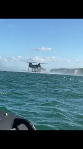 There is some ridiculous pilots out there! #military #helicopter #pilot #aviation #aircraft #sea #ocean #deep #chinook #boat #boats #wild #scary #nearmiss #waitforit #omg #crash #flying #extreme #incredible #army #specialforces #forces #navy #usa #uk #Relationship #pov #wow #unbelievable #reaction #warzone